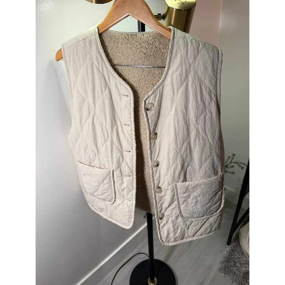 sherpa reversible vest nylon cream‎ neutral boucle cozy MED no brand layering